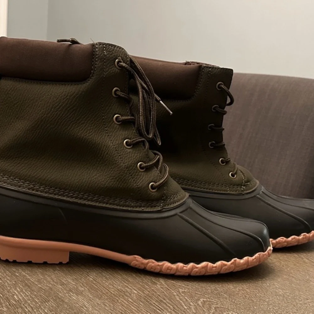 WORN ONCE WEATHERPROOF VINTAGE OLIVE GREEN RAIN BOOTS - Size 12